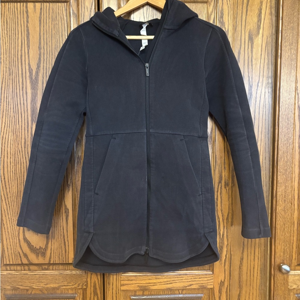 Older lululemon Black Hooded Zip-Up Jacket size 2 fits size 4/6
